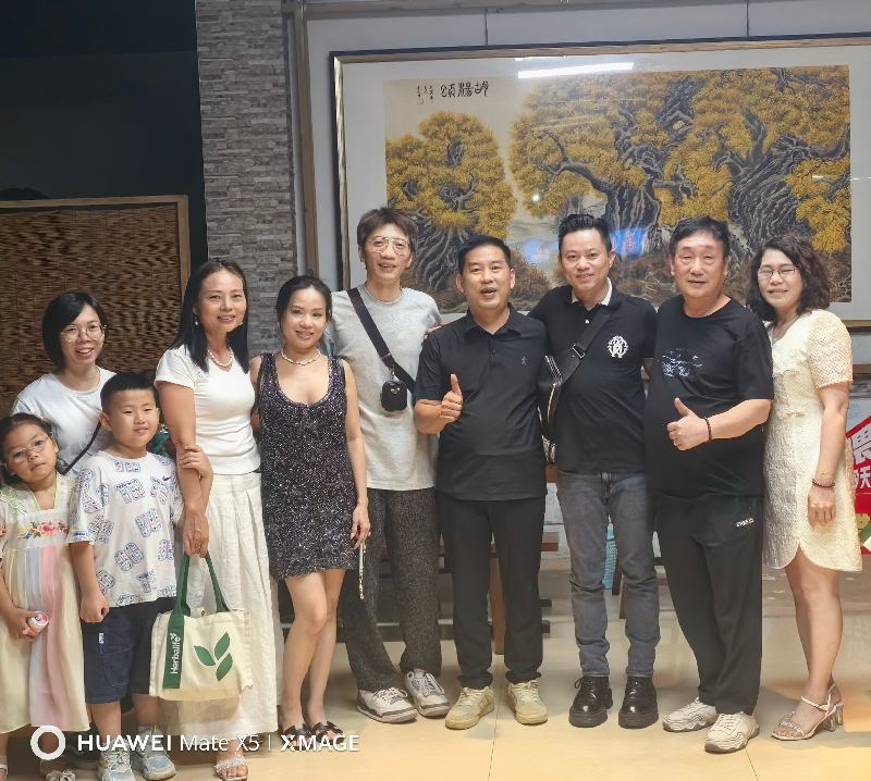 Voles ကုမ္ပဏီကုမ္ပဏီသည်၎င်း၏ရေရှည်အမေရိကန်လုပ်ဖော်ကိုင်ဖက်ကိုလာရောက်လည်ပတ်ရန်နှင့်ဆန်းသစ်တီထွင်မှုကိုအဆင့်မြှင့်တင်ခြင်းနှင့်လက်မုန့်ထုတ်ကုန်များအဆင့်မြှင့်တင်ခြင်းကိုပူးတွဲဆွေးနွေးရန်အတွက်ဗိုင်းရပ်ဗိုင်းရပ်များစွာကကြိုဆိုသည်